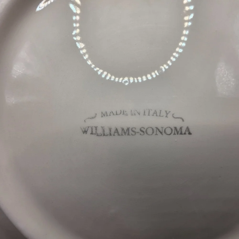 Williams Sonoma Napa Cream Dinner Plate 11.5 inch Embossed Grapes & Leaves Italy